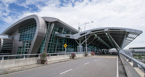 Kota Kinabalu International Airport (BKI), Kota Kinabalu, Sabah, Malaysia Lapangan Terbang Antarabangsa Kota Kinabalu 亚庇国际机场 코타 키나발루 국제공항 コタキナバル国際空港