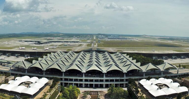 Kuala Lumpur International Airport Lapangan Terbang Antarabangsa Kuala Lumpur 吉隆坡国际机场 مطار كوالالمبور الدولي クアラルンプール国際空港 쿠알라룸푸르 국제공항