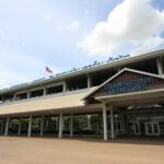 Wattay International Airport (Vientiane) - Laos Sân bay quốc tế Wattay (Vientiane), 瓦塔伊国际机场（万象）, 와타이 국제공항 (비엔티안), ワタイ国際空港（ヴィエンチャン）, مطار واتاي الدولي (فيانتيان), Международный аэропорт Ваттай (Вьентьян), ท่าอากาศยานนานาชาติวัตตาย (เวียงจันทน์), ওয়াট্টাই আন্তর্জাতিক বিমানবন্দর (ভিয়েন্তিয়ানে), वत्तय अंतरराष्ट्रीय हवाई अड्डा (वियेंचियाने)laos