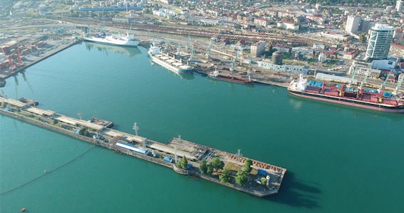 Batumi Sea Port Georgia ბათუმის პორტი 简体中文：巴统米港口，格鲁吉亚 한국어: 바투미 항구, 조지아 日本語: バトゥミ港、ジョージア ไทย: ท่าเรือบาตูมี، จอร์เจีย हिन्दी: बाटूमी पोर्ट, जॉर्जिया বাংলা: বাটুমি বন্দর, জর্জিয়া русский: Порт Батуми, Грузия العربية: ميناء باتومي، جورجيا